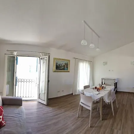 Apartment Casa Regina Elegante In Centro Palau