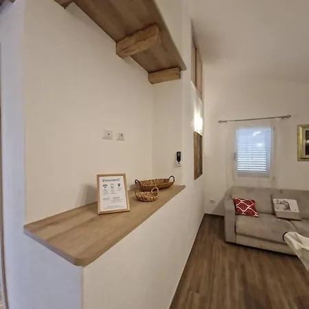 Casa Regina Elegante In Centro! 公寓 *