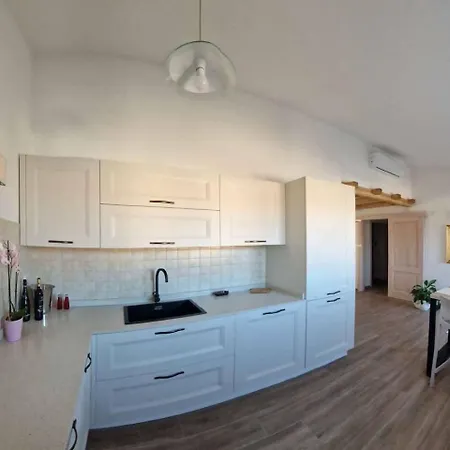 Casa Regina Elegante In Centro! 帕劳